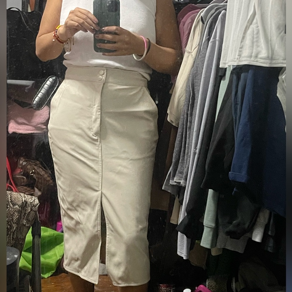 Faux cream skirt size 8 with tag
